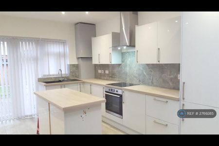 1 bedroom in a house share to rent - Photo 5