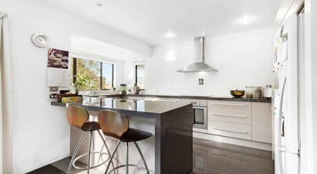 Modern 4-Bedroom Family Home in Prime Pukekohe... - Photo 4