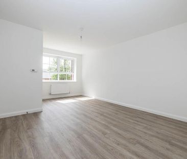 3 bedroom end of terrace house to rent - Photo 1