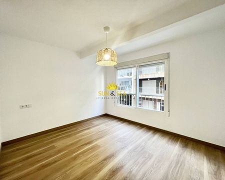 4 BEDROOM APARTMENT - TORREVIEJA - Foto 5