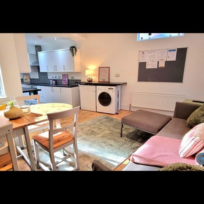 1 bedroom in a house share to rent - Photo 1
