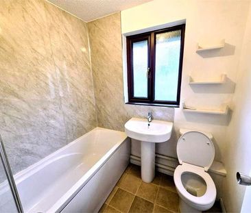 Carisbrooke Drive, South Woodham Ferrers, Chelmsford, Essex, CM3 - Photo 6