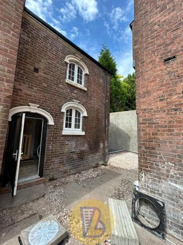 1 bedroom block of apartments to rent - Photo 3