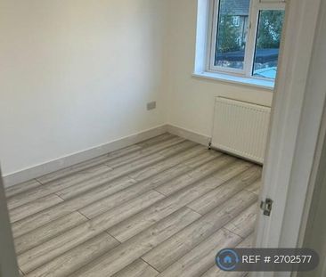 3 bedroom end of terrace house to rent - Photo 4