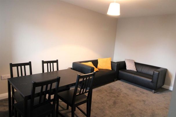 4 bedroom private hall to rent - Photo 1