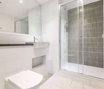 A contemporary style apartment set in the heart of Sevenoaks. - Photo 6