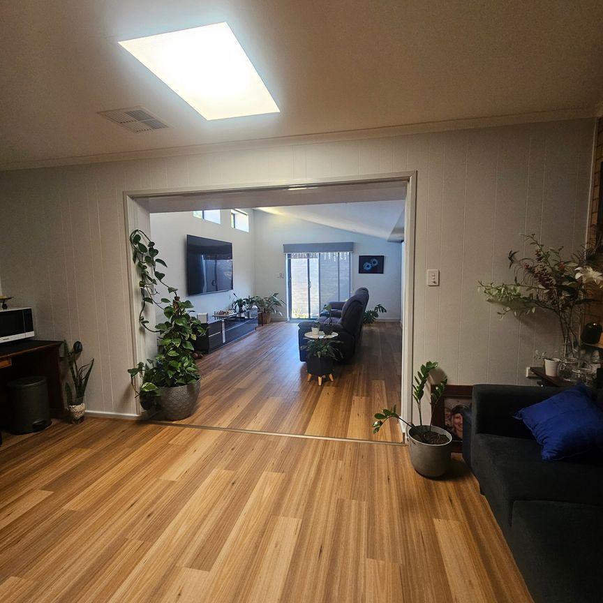 Port Noarlunga - Photo 1