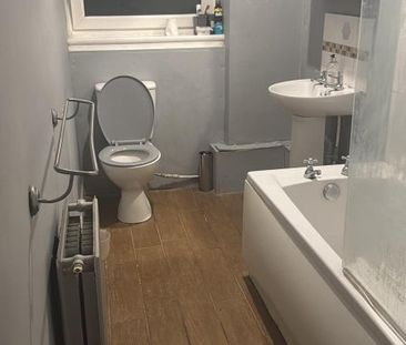 Room in a Shared Flat, Barrmill Road, G43 - Photo 3
