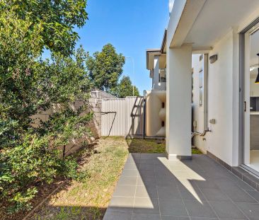 4 BEDROOM HOME - CLOSE TO EVERYTHING! - Photo 5