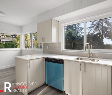 House in West Vancouver, BC - Photo 6