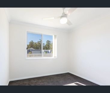 3 BEDROOM DUPLEX ON SPACIOUS CORNER BLOCK! - Photo 1