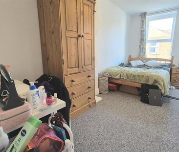 4 bedroom terraced house to rent - Photo 3