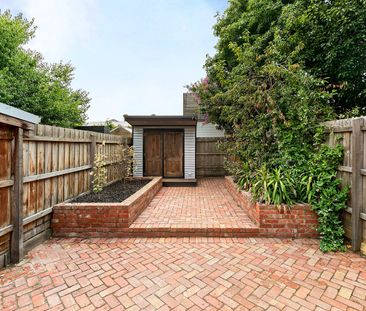 Charming Renovated Victorian with Designer Finishes & Studio Space - Photo 2