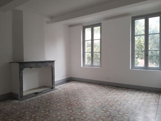 Location Appartement 4 pièces 86m² NIMES 30000 - Photo 1