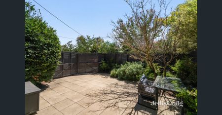 Charming Ground-Floor Apartment with Study, Private Courtyard, and Prime Armadale Location - Photo 5