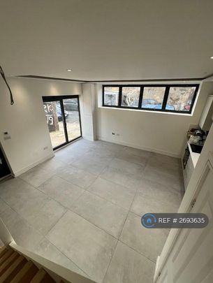 2 bedroom end of terrace house to rent - Photo 1