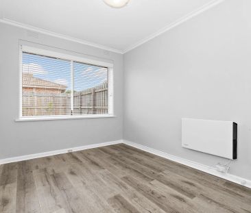 Short walk to Main Street - Photo 4