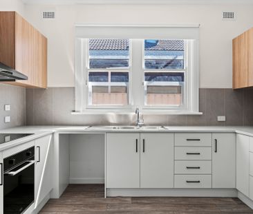 Beautifully Updated Home with Generous Outdoor Space - Photo 5