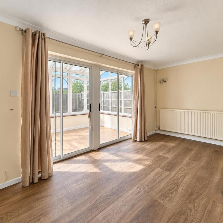3 bedroom detached house to rent - Photo 1