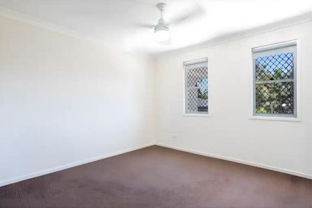 “3 Bedroom Home with Airconditioning” - Photo 4