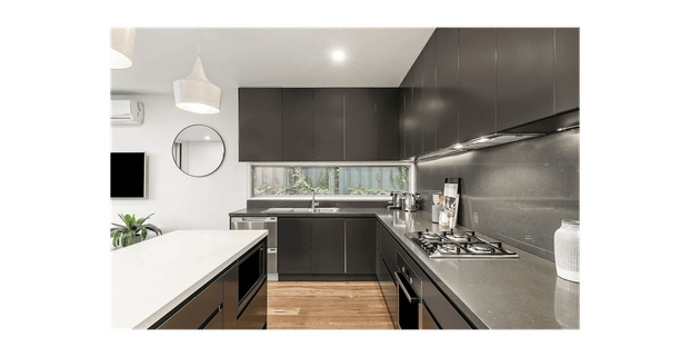 STUNNING HOME IN FANTASTIC SOUTH MELBOURNE LOCATION - Photo 1