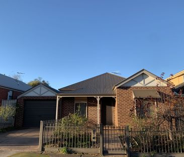 Position, Convenience & Comfort! - Photo 2