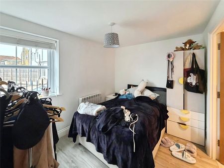 Armstrong Road, Englefield Green, Egham, Surrey, TW20 0RW - Photo 2