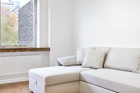 Renovated spacious One Bedroom Apartment in Portered Building - Photo 4