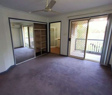 Quiet Semi-Freestanding Townhouse with Extra Parking – 73/70 Alling... - Photo 6
