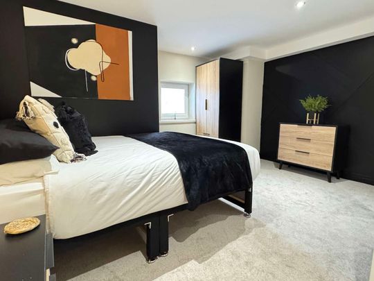 En-suite Bedroom with all bills included Room 1 - Photo 1