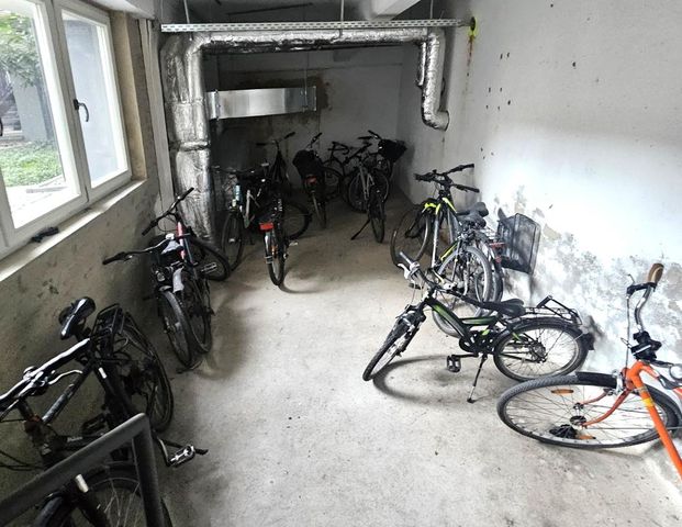 4-Raum DG-Wohnung in Lindenau mit Parkett, Dachterrasse, Lift, Fußbodenheizung, Abstellraum, Keller, SP mgl. - Photo 1