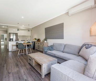 Walk to beach and relax and unwind after a busy day - Photo 2