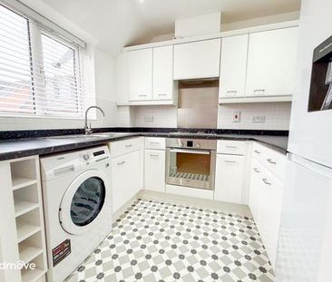 2 bedroom coach house to rent - Photo 2
