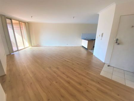 Spacious Two Bedroom Apartment - Photo 4