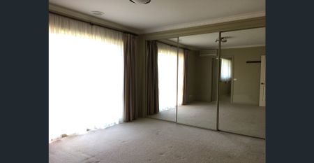 Spacious Four Bedroom Family Home in Prime Mt Waverley Location - Photo 4