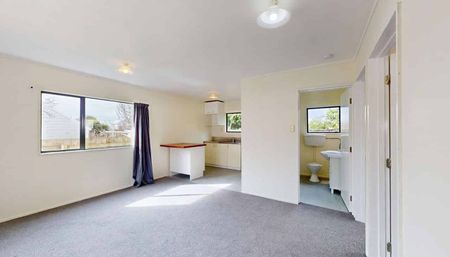 Charming 2-Bedroom Home for Rent in Newtown, Wellington - Photo 4