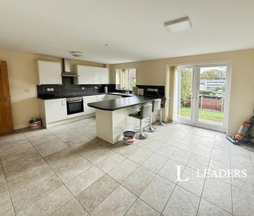 4 bedroom detached house to rent - Photo 2