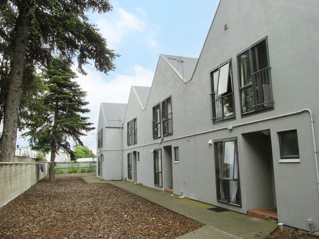 Student accommodation 5 x bedrooms fully furnished - Photo 3