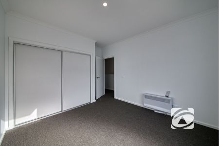 CONTEMPORARY TOWNHOUSE IN ALIRA ESTATE - Photo 2