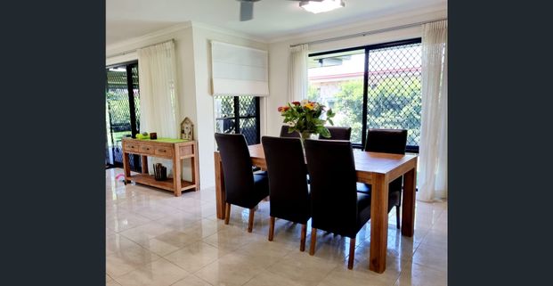 Leafy Family Home With Entertainer's Oasis! - Photo 1