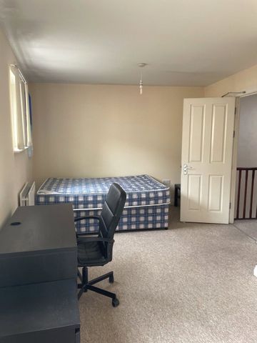 4 bedroom terraced house to rent - Photo 4