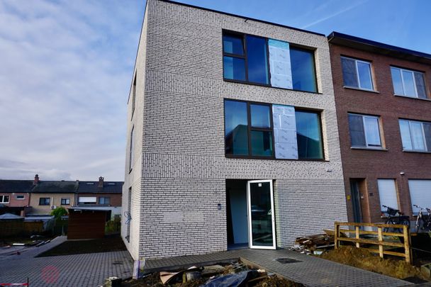 Nieuwbouw gelijkvloersappartement met 2 slaapkamers en tuin. - Foto 1