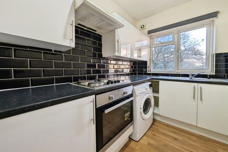 Wilton Avenue, SO15 - Photo 3