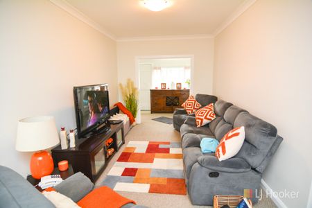 Modern, Sleek & Stylish - Photo 4