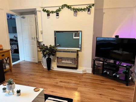 3 bedroom flat to rent - Photo 5