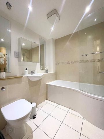 Apt 7, HOLIDAY LET, Peninsula Apartments, Causeway Street, Portrush, BT56 8AB - Photo 5