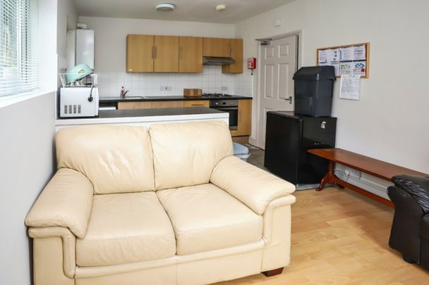 6 DOUBLE BED Student House IN THE HEART OF WINTON - Photo 1