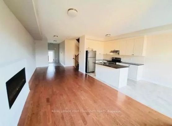 Condo Townhouse For Lease | N9261620 - Photo 1