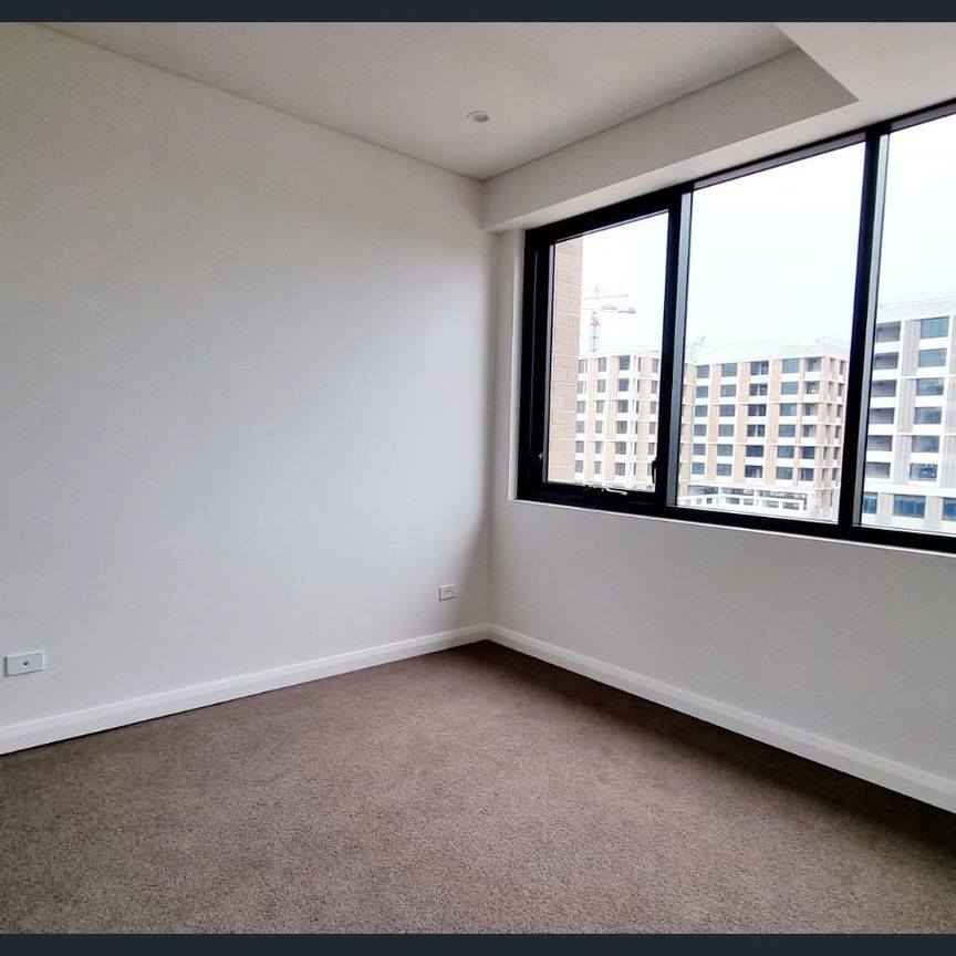 Beautiful two Bedroom Apartment Close to Tallawong Metro Station! - Photo 1