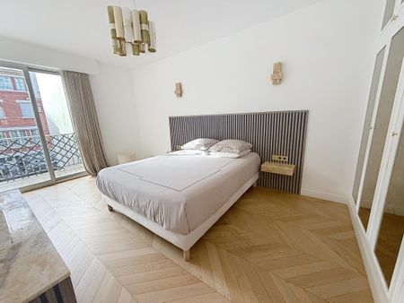 Location Appartement 4 pièces 105m² PARIS 16ème - Photo 3
